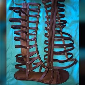 Madden Girl Pull up Sock/Lining Sandals